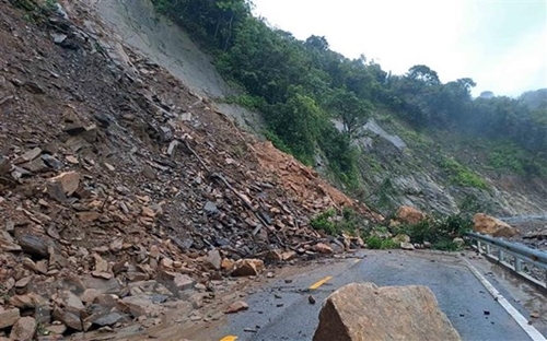 Mưa lớn gây sạt lở nhiều tuyến đường tại Lào Cai